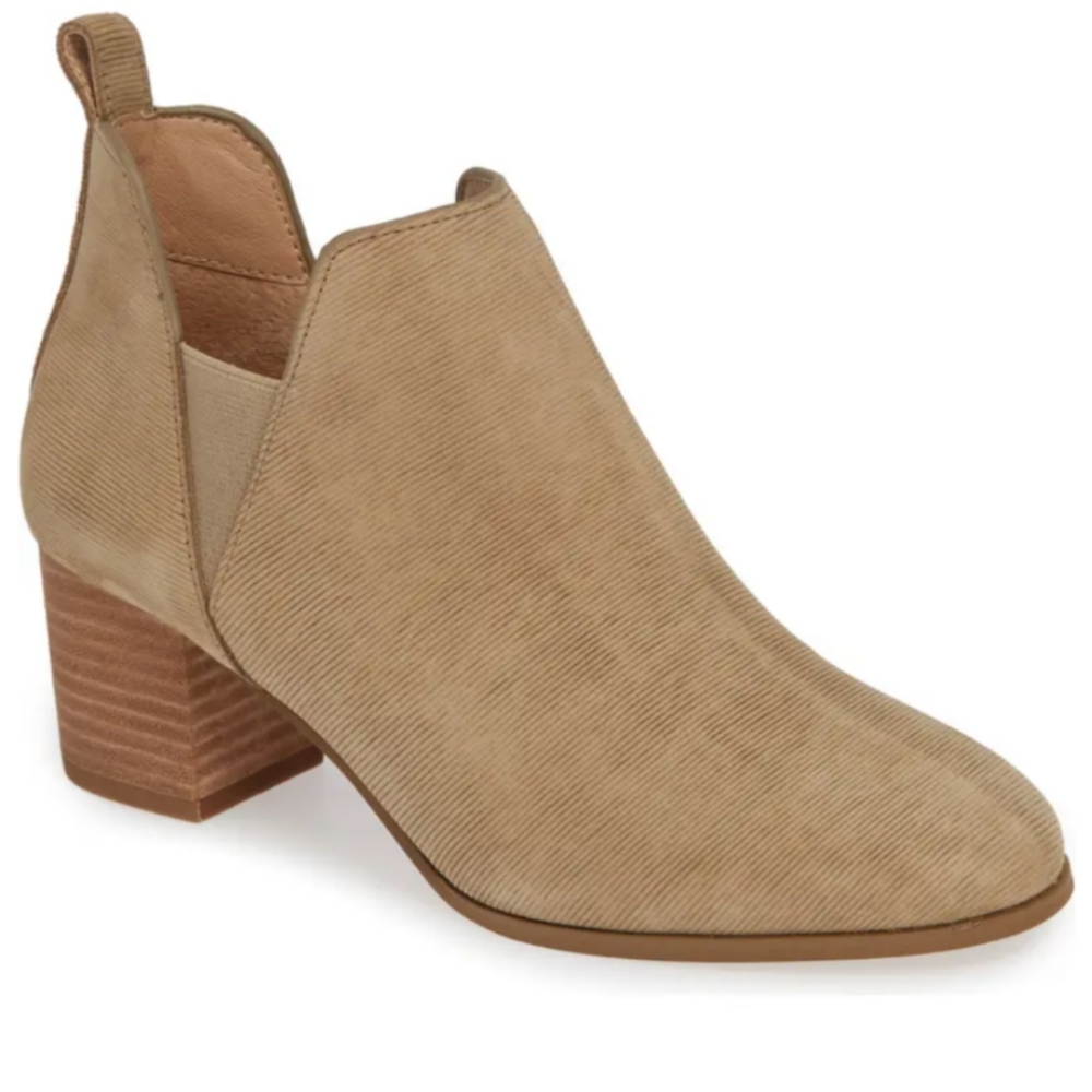 Nic+Zoe Booties Tan